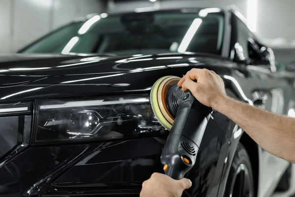 Proceso de pulido y detailing profesional en el taller de Spartan Detail, La Plata